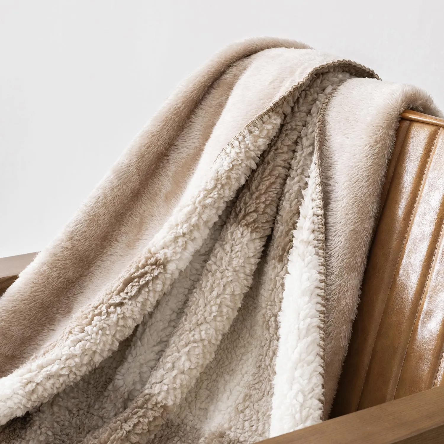 LURKA Checkered Sherpa & Polar Fleece Throw Blanket - 2-Sided Luxury Hypoallergenic Blankets for Couch, Bed, Pets (Khaki, Twin(60"x80"))
