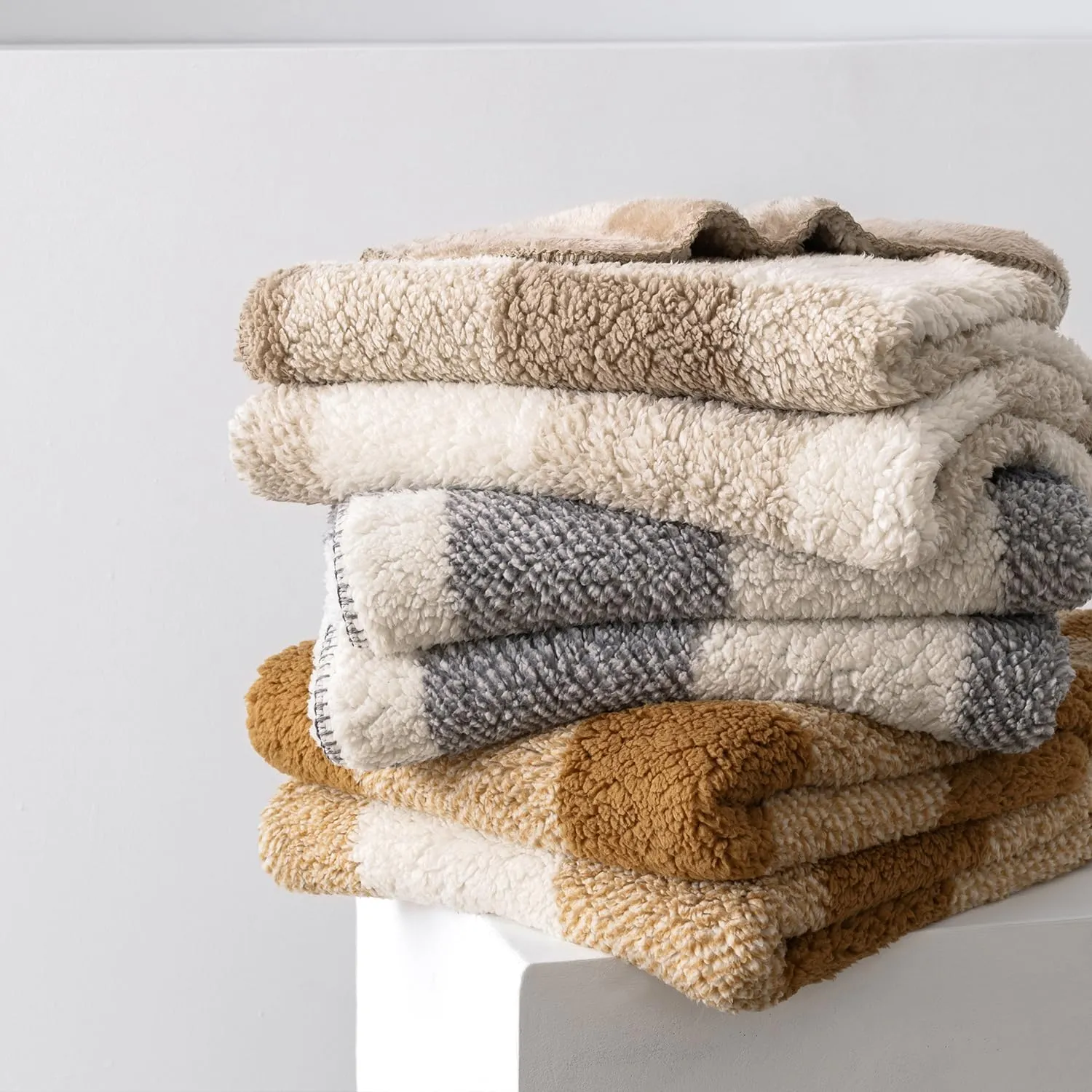 LURKA Checkered Sherpa & Polar Fleece Throw Blanket - 2-Sided Luxury Hypoallergenic Blankets for Couch, Bed, Pets (Khaki, Twin(60"x80"))